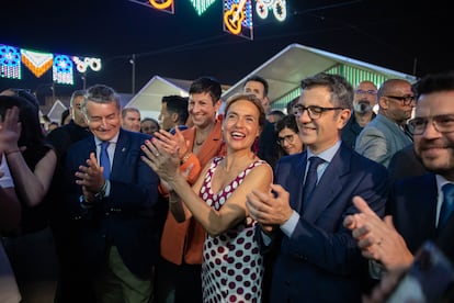 Antonio Sanz,  Filo Cañete, Meritxell Batet, y Félix Bolaños, bailan en la Feria de Abril. Kike Rincón / Europa Press
