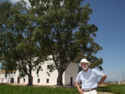 Juan Trias, en su finca Illa del Riu en el Delta del Ebro.