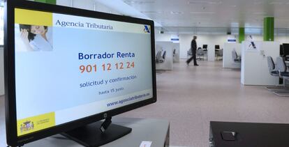 Interior d'una oficina de l'Agència Estatal d'Administració Tributària.