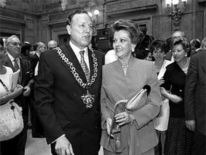 El alcalde de Madrid, José María Álvarez del Manzano, y su esposa, María Eulalia Mirón, durante un acto.