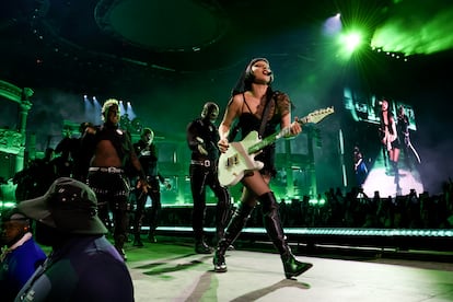 Lady Gaga, en otro momento de su actuación en el festival Coachella.