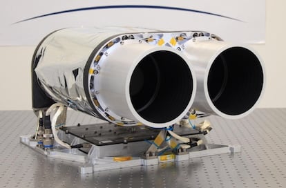 Modelo de vuelo de la cámara binocular iSIM-170 validada en el módulo japonés KIBO de la ISS en 2020.