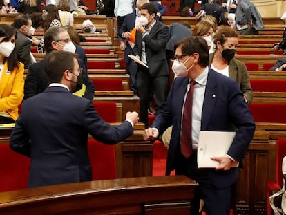 El presidente de la Generalitat, Pere Aragonès, y el líder del PSC, Salvador Illa, el pasado mayo en el Parlamento catalán.