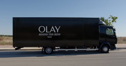 El camión de Olay que alberga un tocador que recorrerá varias ciudades españolas.