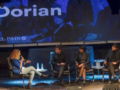 El grupo musical Dorian charla con la periodista Arancha Moreno. 