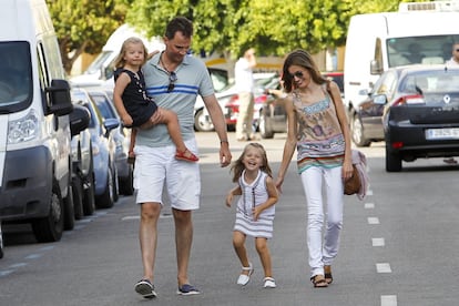 Don Felipe y doña Letizia paseando por las calles de Palma de Mallorca en el verano de 2010.