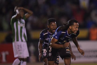 Arturo Mina festeja el gol del empate contra Atl&eacute;tico Nacional.