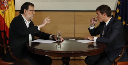 Rajoy i Rivera aquest dimecres, a l'inici de la reunió.