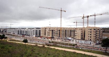 Construcci&oacute;n de viviendas en el barrio de Arroyofresno (Madrid)