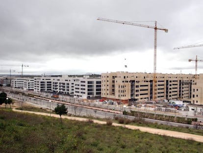 Construcci&oacute;n de viviendas en el barrio de Arroyofresno (Madrid)