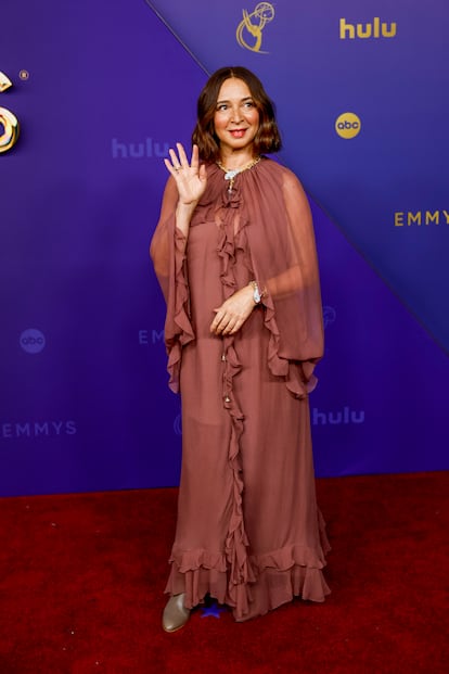 Maya Rudolph, con vestido de Chloé, demostrando que la tendencia boho también tiene cabida en la alfombra roja. 