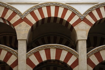 Detalle de los arcos del interior de la Mezquita-Catedral de Córdoba.