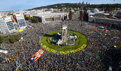 Miles de personas, este miércoles en la manifestación de la Diada en la plaça d'Espanya.