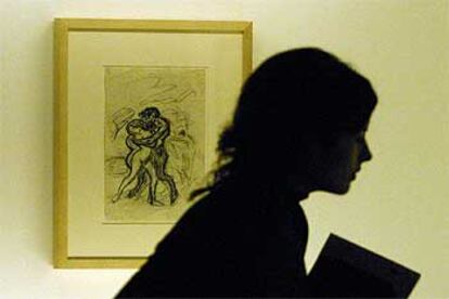 <i>La violación,</i> de Picasso, en la exposición <i>El salvaje europeo</i>.