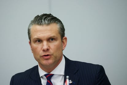 El secretario de Defensa de EE UU, Pete Hegseth, durante su intervencin en la reunin del Grupo de Contacto de Defensa para Ucrania, este mircoles en la sede de la OTAN en Bruselas.