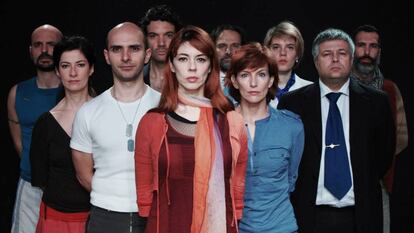 Elenco de Archipiélago Dron, obra de la compañía Nuevo Teatro Fronterizo.