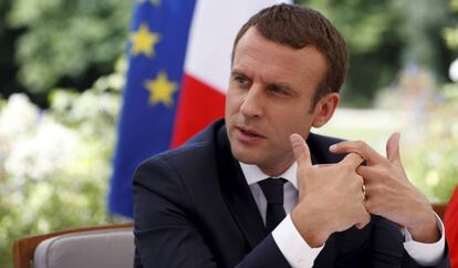 Emmanuel Macron, en el Elíseo, este martes durante la entrevista.