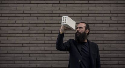Jorge Martínez posa en la sede del diario El País con