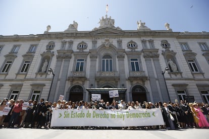 Concentración de jueces y fiscales ante el Tribunal Supremo por la propuesta de la nueva reforma fiscal, este sábado en Madrid.