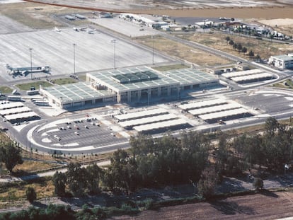 Edificio terminal del Aeropuerto de Jerez, en una imagen de archivo.