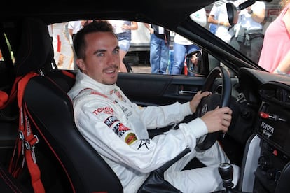 Frankie Muniz en su época de piloto de carreras en 2016 compitiendo en el Toyota Grand Prix de Long Beach.