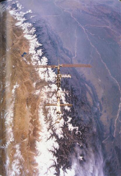 La Estación Espacial Internacional sobrevuela el Himalaya.