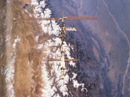 La Estación Espacial Internacional sobrevuela el Himalaya.