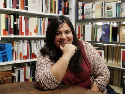 Elena Flores, presenta en La Libreria, el poemario &#039;Redes&#039;.