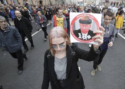 Protesta contra Vladimir Putin por el centro de Moscú (Rusia).