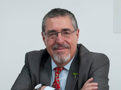El candidato presidencial del partido político Movimiento Semilla, Bernardo Arévalo de León, durante una entrevista en Guatemala, el
17 de agosto de 2023.