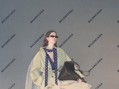 Balenciaga cambia el logo (y arden las redes)