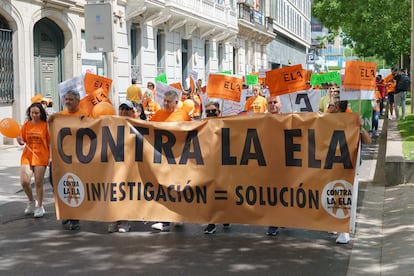 Un grupo de manifestantes pide en las calles de Madrid el 23 de mayo un mayor apoyo a la investigación sobre la ELA.