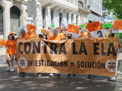 Un grupo de manifestantes pide en las calles de Madrid el 23 de mayo un mayor apoyo a la investigación sobre la ELA.