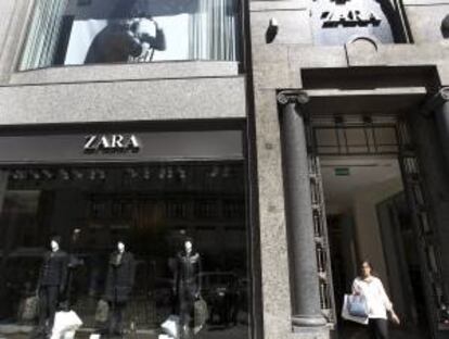 Una tienda de Zara, del grupo Inditex, en una calle madrileña. EFE/Archivo