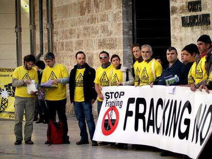 Representantes de la Plataforma Antifracking de Castell&oacute;n 