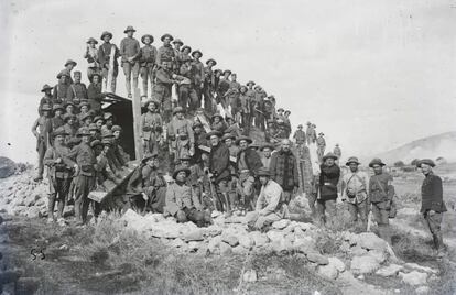 Jorge Bosch, nacido en 1884, pertenecía a una familia de militares. Su padre estuvo en la Guerra de Cuba. Se casó en 1911 y fue enviado a Melilla en 1914.