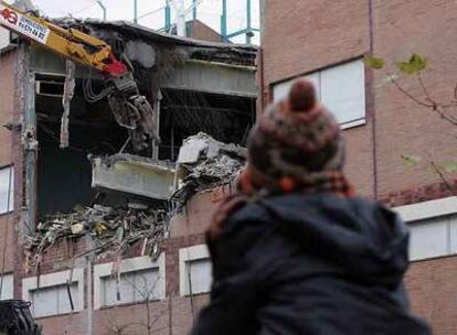 Fachada del colegio Sagrado Corazón, de Madrid, después de que se derrumbara el pasado 25 de diciembre parte del forjado de la última planta.