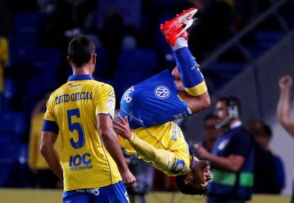 Tana de Las Palmas celebra el primer gol del equipo.