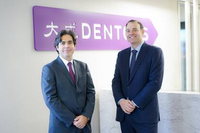 Santiago Hurtado (izquierda) junto a Jabier Badiola, socio director de la oficina de Madrid de Dentons