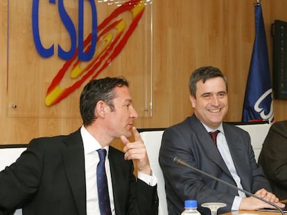 El exciclista Pipe G&oacute;mez, junto al secretario de Estado para el Deporte, Miguel Cardenal, en 2012.