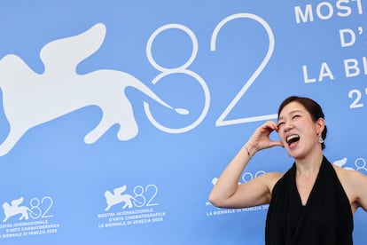 Yeom Hye-ran posa para los fotógrafos durante el 'photocall' de la película 'No Other Choice', este viernes en Venecia.