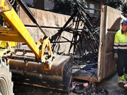 Un fuego intencionado arrasa parte de la falla de Molinell-Alboraya.