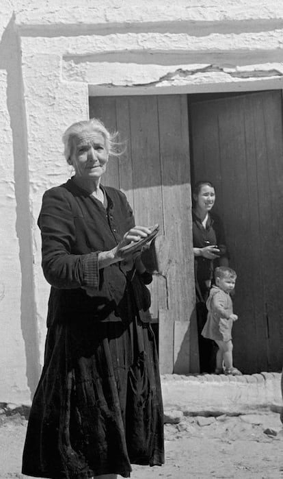 Fotografía de la serie 'Paisajes, pueblos y gentes de Cuenca', de Carlos Saura, perteneciente a su exposición en la antigua cárcel de Segovia, en 2016, dentro del festival PHotoEspaña.