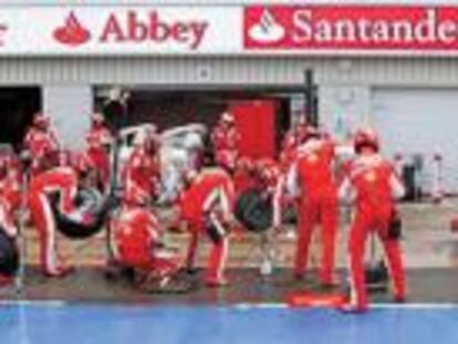 Santander da gas para subirse a los Ferrari