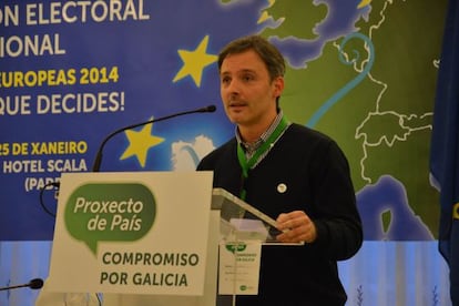 El líder de Compromiso, Xoán Bascuas, durante su discurso en un hotel de Padrón.