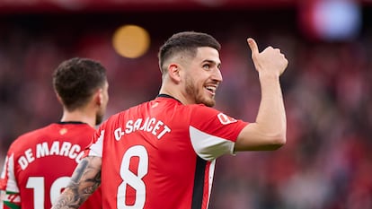 Oihan Sancet celebra el primer gol del Athletic ante el Alavés.