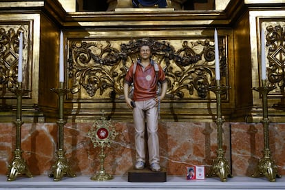 La imagen de Carlo Acutis, conocido como 'el influencer de Dios', en la basílica de la Mercè de Barcelona, en septiembre de este año.