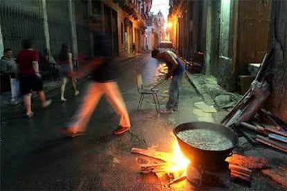 Una olla popular, en un barrio de La Habana.