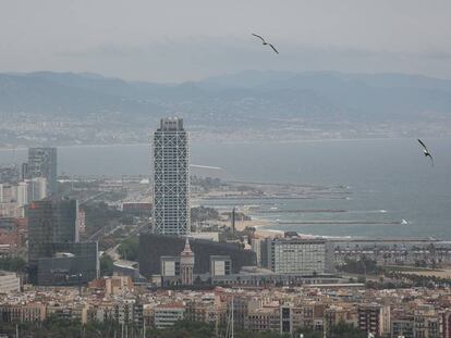 18/04/19 Vista alzada de la costa de Barcelona y parte del Maresme