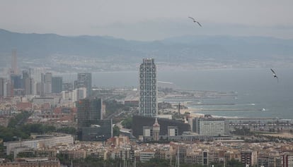 18/04/19 Vista alzada de la costa de Barcelona y parte del Maresme